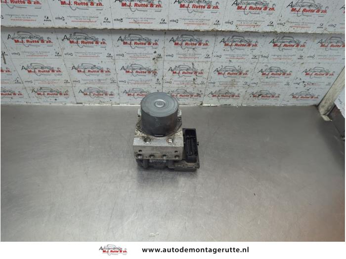 Bomba ABS de un Opel Corsa D 1.0 2010