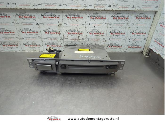 Używane Odtwarzacz CD BMW 7 serie (E65/E66/E67) 735i,Li 3.6 V8 32V Cena € 200,00 Procedura marży oferowane przez Autodemontage M.J. Rutte B.V.