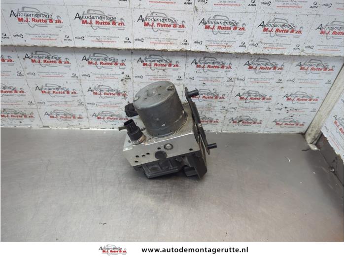 Usagé Pompe ABS BMW 7 serie (E65/E66/E67) 735i,Li 3.6 V8 32V Prix € 350,00 Règlement à la marge proposé par Autodemontage M.J. Rutte B.V.