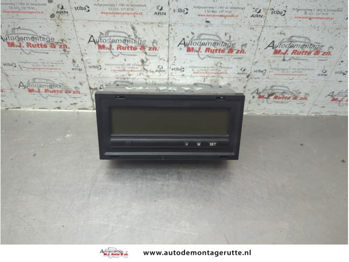 Używane Zegar Mitsubishi Carisma 1.6i 16V Cena na żądanie oferowane przez Autodemontage M.J. Rutte B.V.