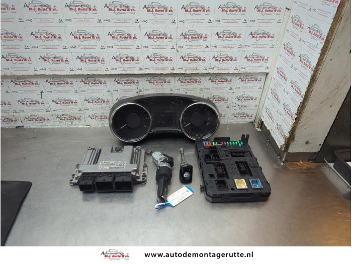 Used Ignition lock + computer Peugeot 5008 I (0A/0E) 1.6 THP 16V Price € 200,00 Margin scheme offered by Autodemontage M.J. Rutte B.V.