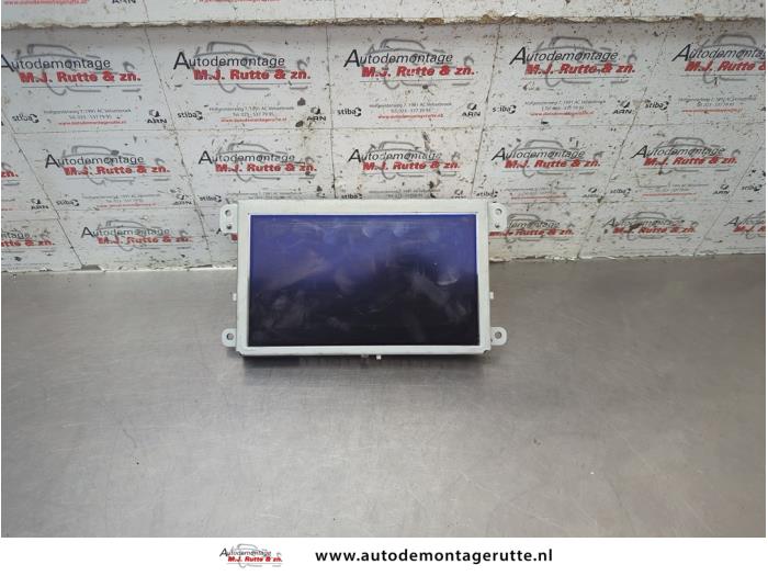 Begagnade Innerdisplay Audi A6 (C6) 3.2 V6 24V FSI Quattro Pris € 100,00 Marginaltabell erbjuds av Autodemontage M.J. Rutte B.V.