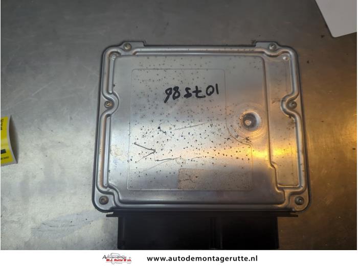 Engine management computer from a Volkswagen Touran (1T1/T2) 1.6 FSI 16V 2003