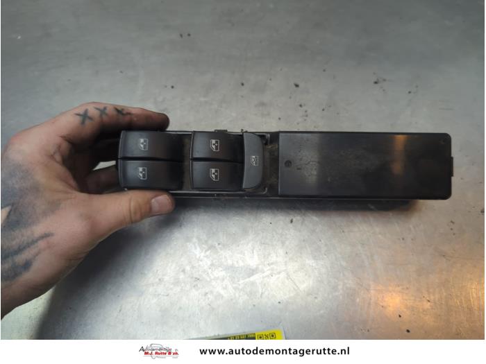 Używane Przelacznik combi okienny Saab 9-3 Sport Estate (YS3F) 1.9 TiD Cena na żądanie oferowane przez Autodemontage M.J. Rutte B.V.