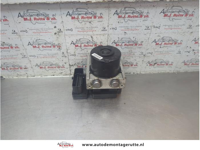 Begagnade ABS-pump Opel Combo 1.3 CDTI 16V ecoFlex Pris € 100,00 Marginaltabell erbjuds av Autodemontage M.J. Rutte B.V.