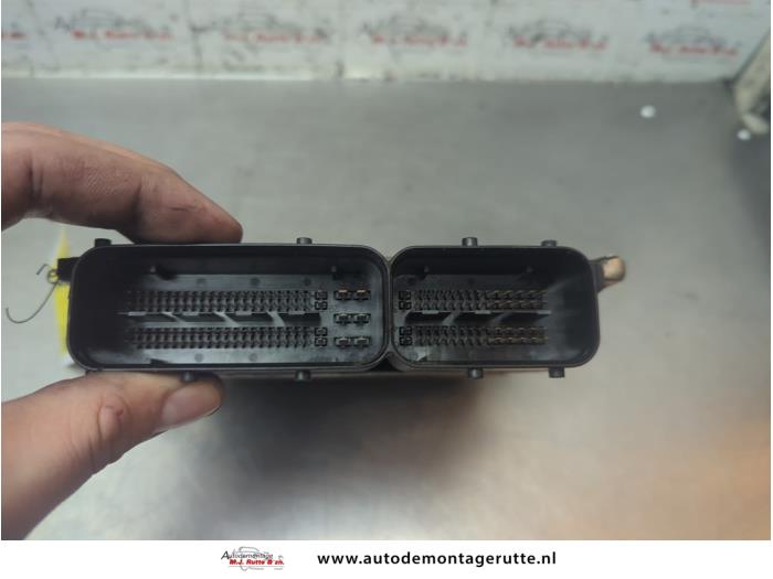 Ignition lock + computer from a Opel Combo 1.3 CDTI 16V ecoFlex 2014