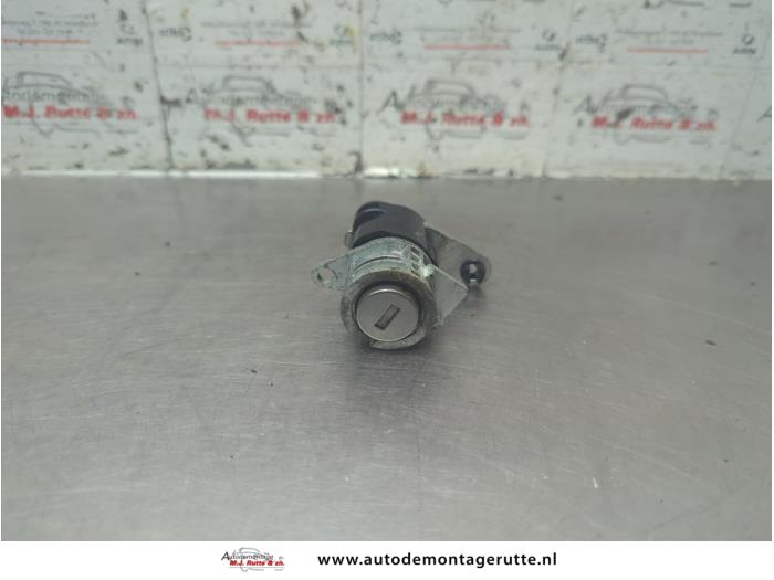 Ignition lock + computer from a Opel Combo 1.3 CDTI 16V ecoFlex 2014