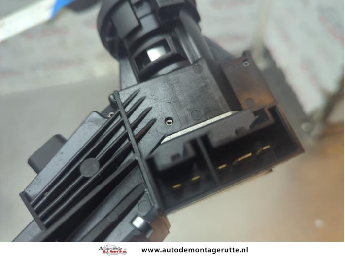 Ignition lock + computer from a Opel Combo 1.3 CDTI 16V ecoFlex 2014