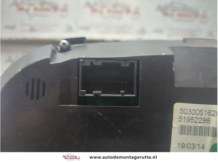 Ignition lock + computer from a Opel Combo 1.3 CDTI 16V ecoFlex 2014