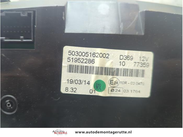 Ignition lock + computer from a Opel Combo 1.3 CDTI 16V ecoFlex 2014