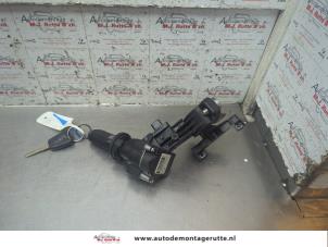 Ignition lock + computer from a Opel Combo 1.3 CDTI 16V ecoFlex 2014