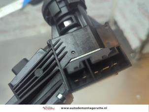 Ignition lock + computer from a Opel Combo 1.3 CDTI 16V ecoFlex 2014