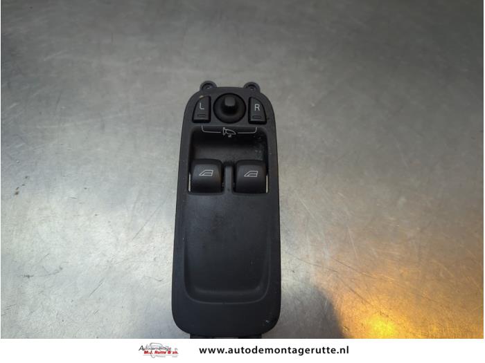 Używane Przelacznik combi okienny Volvo C30 (EK/MK) 1.6 D2 16V Cena na żądanie oferowane przez Autodemontage M.J. Rutte B.V.