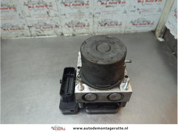 Begagnade ABS-pump Iveco New Daily VI 33S14, 35C14, 35S14 Pris € 150,00 Marginaltabell erbjuds av Autodemontage M.J. Rutte B.V.