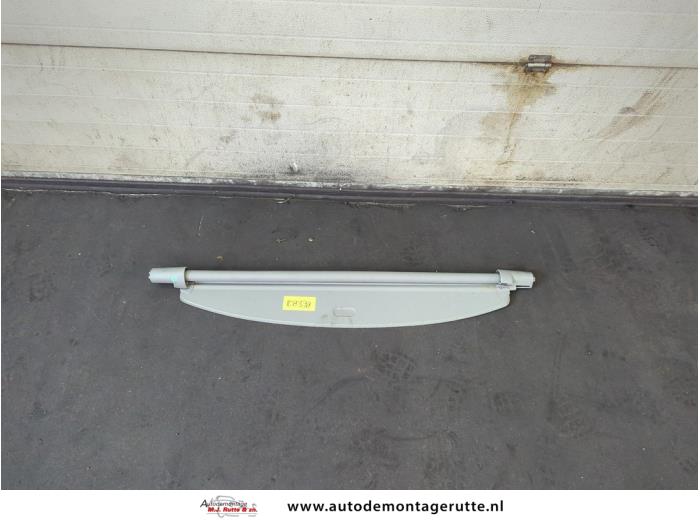 Skydd, bagageutrymme från en Mazda 2 (NB/NC/ND/NE) 1.4 16V 2003