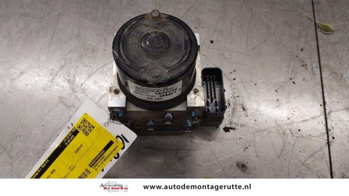 Używane Pompa ABS Kia Picanto (BA) 1.0 12V Cena na żądanie oferowane przez Autodemontage M.J. Rutte B.V.