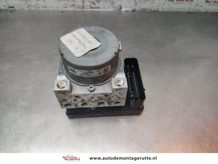 Usagé Bloc ABS Ford Focus 3 Wagon 1.5 TDCi Prix € 250,00 Règlement à la marge proposé par Autodemontage M.J. Rutte B.V.
