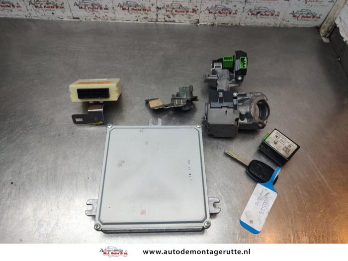 Used Ignition lock + computer Honda FR-V (BE) 2.0 16V Price € 200,00 Margin scheme offered by Autodemontage M.J. Rutte B.V.