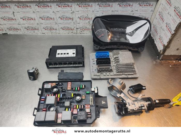 Used Ignition lock + computer Opel Corsa E 1.0 SIDI Turbo 12V Price € 300,00 Margin scheme offered by Autodemontage M.J. Rutte B.V.