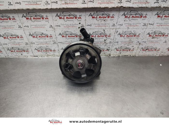 Usagé Pompe de direction Honda FR-V (BE) 2.0 16V Prix € 75,00 Règlement à la marge proposé par Autodemontage M.J. Rutte B.V.