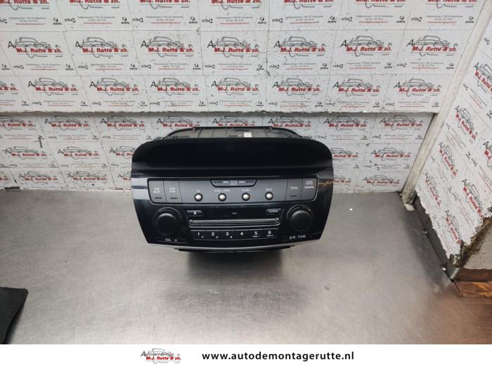 Używane Radio Honda FR-V (BE) 2.0 16V Cena € 75,00 Procedura marży oferowane przez Autodemontage M.J. Rutte B.V.