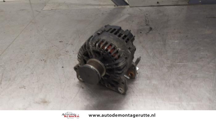 Begagnade Dynamo Volkswagen Golf V (1K1) 1.4 TSI 122 16V Pris på förfrågan erbjuds av Autodemontage M.J. Rutte B.V.