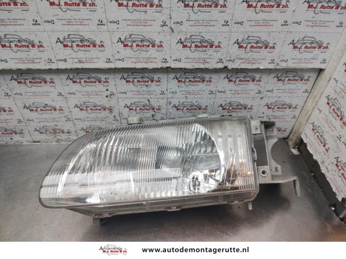 Używane Reflektor lewy Honda Shuttle (RA) 2.3i LS,ES 16V Cena na żądanie oferowane przez Autodemontage M.J. Rutte B.V.