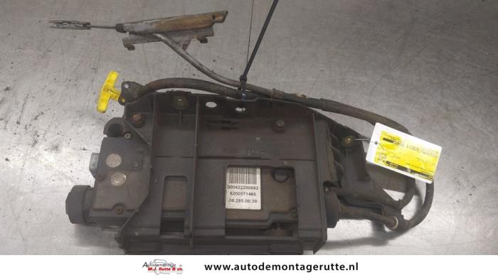 Usagé Câble frein à main Renault Scénic II (JM) 1.6 16V Prix sur demande proposé par Autodemontage M.J. Rutte B.V.