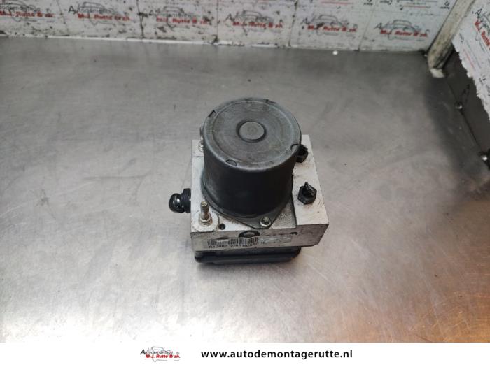 Begagnade ABS-pump Audi A6 Avant (C6) 3.2 V6 24V FSI Pris på förfrågan erbjuds av Autodemontage M.J. Rutte B.V.