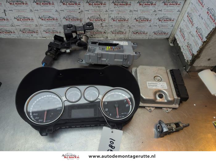 Used Ignition lock + computer Alfa Romeo MiTo (955) 1.4 Multi Air 16V Price € 275,00 Margin scheme offered by Autodemontage M.J. Rutte B.V.