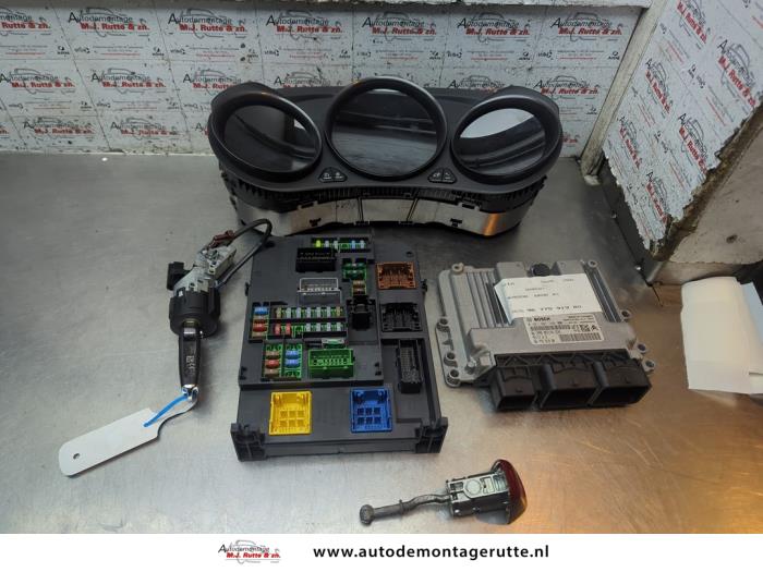 Used Ignition lock + computer Citroen C4 Berline (NC) 1.6 16V VTi Price € 200,00 Margin scheme offered by Autodemontage M.J. Rutte B.V.