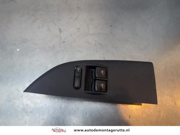 Usados Interruptor combinado de ventanillas Skoda Fabia (6Y5) 1.4i 16V Precio de solicitud ofrecido por Autodemontage M.J. Rutte B.V.