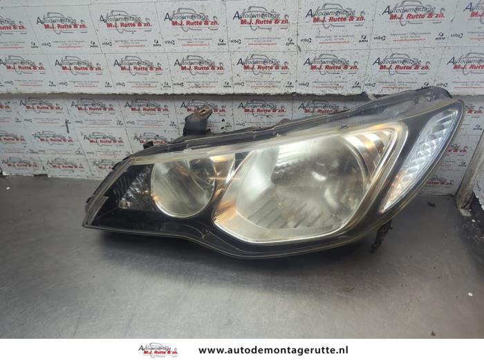 Używane Reflektor lewy Honda Civic (FA/FD) 1.3 Hybrid Cena € 100,00 Procedura marży oferowane przez Autodemontage M.J. Rutte B.V.