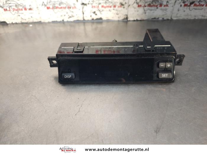 Używane Zegar Subaru Outback (BP) 2.5 16V Cena na żądanie oferowane przez Autodemontage M.J. Rutte B.V.