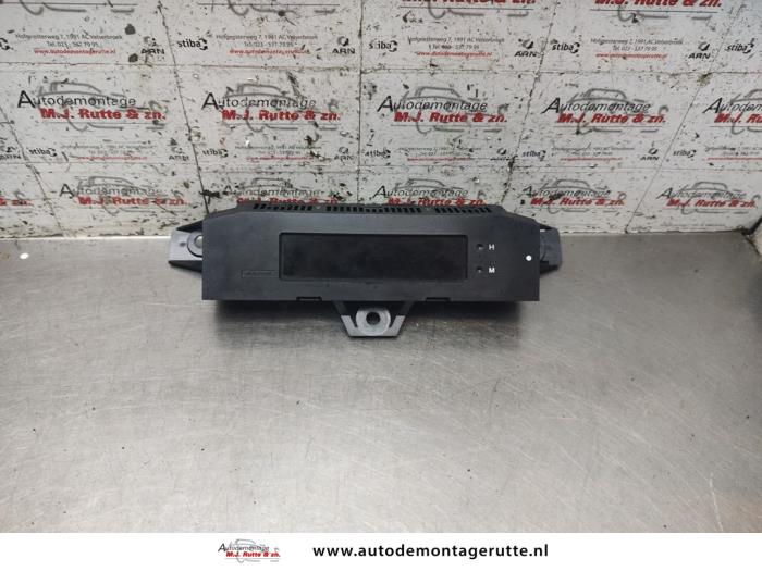 Gebrauchte Uhr Renault Twingo (C06) 1.2 Preis auf Anfrage angeboten von Autodemontage M.J. Rutte B.V.