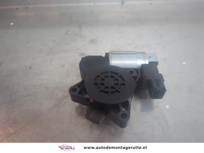 Usados Motor de ventanilla de puerta Mazda 5 (CR19) 1.8i 16V Precio de solicitud ofrecido por Autodemontage M.J. Rutte B.V.