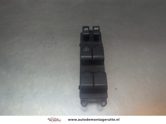 Usados Interruptor combinado de ventanillas Nissan Murano (Z50) 3.5 V6 24V 4x4 Precio de solicitud ofrecido por Autodemontage M.J. Rutte B.V.