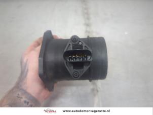Luftflödesmätare från en Audi A4 Avant (B6) 2.0 20V 2002