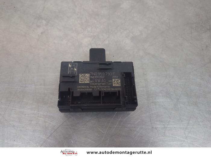 Używane Modul Comfort Volkswagen Sharan (7N) 2.0 TDI 16V Cena na żądanie oferowane przez Autodemontage M.J. Rutte B.V.