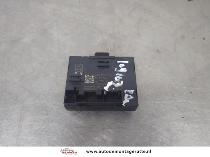 Używane Modul Comfort Volkswagen Sharan (7N) 2.0 TDI 16V Cena na żądanie oferowane przez Autodemontage M.J. Rutte B.V.