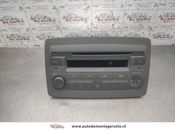 Używane Radio Fiat Panda (169) 1.2 Fire Cena na żądanie oferowane przez Autodemontage M.J. Rutte B.V.