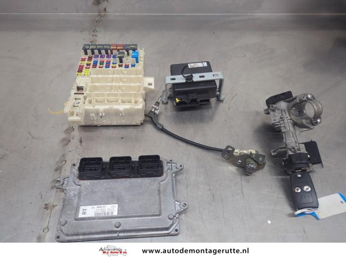 Used Ignition lock + computer Honda Jazz (GE6/GE8/GG/GP) 1.2 VTEC 16V Price € 150,00 Margin scheme offered by Autodemontage M.J. Rutte B.V.