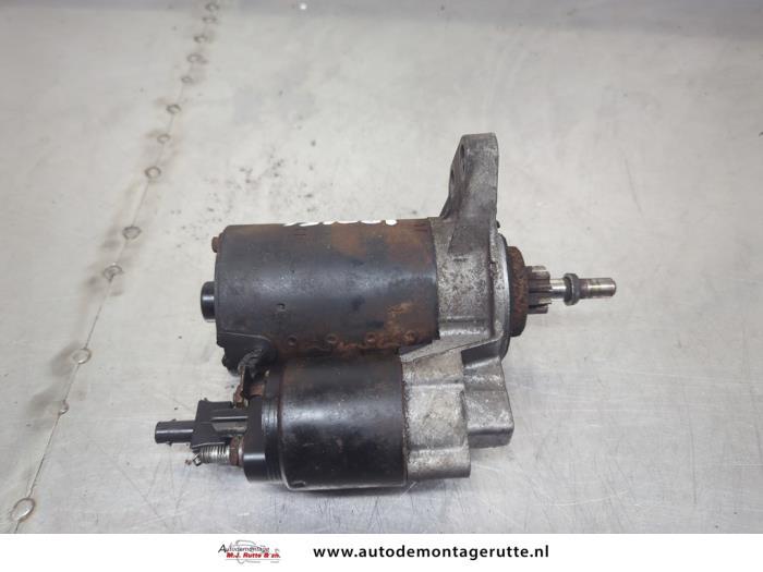 Usagé Démarreur Volkswagen Golf III Cabrio Restyling (1E7) 1.8 Prix sur demande proposé par Autodemontage M.J. Rutte B.V.