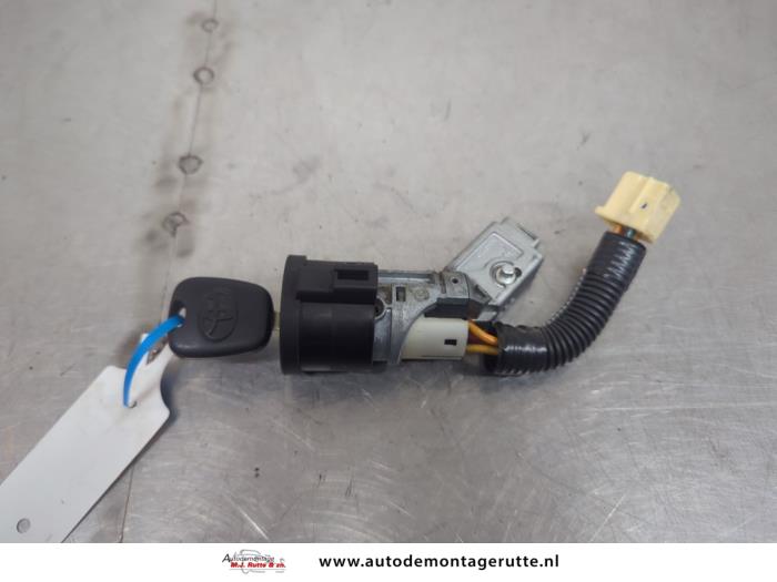 Używane Stacyjka + Kluczyk Toyota Aygo (B10) 1.0 12V VVT-i Cena na żądanie oferowane przez Autodemontage M.J. Rutte B.V.