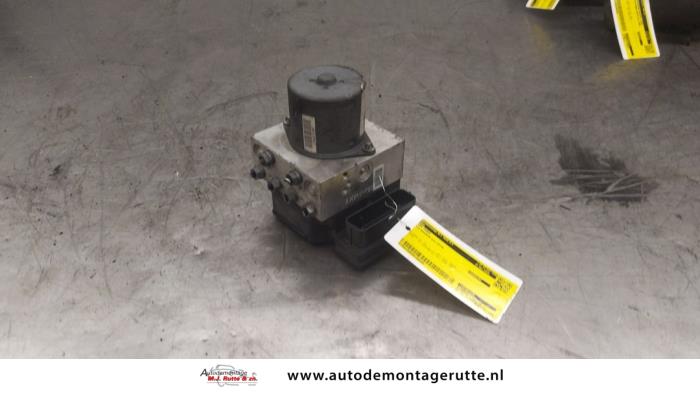 Used ABS pump Volkswagen Sharan (7N) 2.0 TDI 16V Price € 250,00 Margin scheme offered by Autodemontage M.J. Rutte B.V.