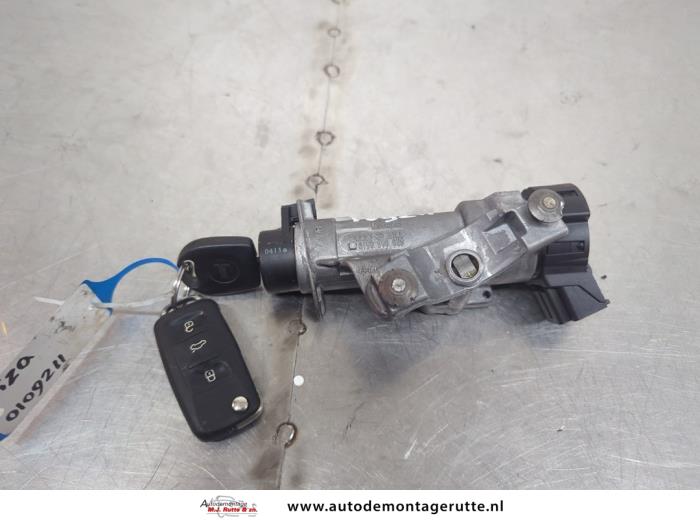 Używane Stacyjka + Kluczyk Seat Ibiza ST (6J8) 1.2 TDI Ecomotive Cena na żądanie oferowane przez Autodemontage M.J. Rutte B.V.