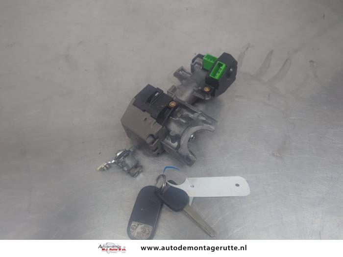 Używane Stacyjka + Kluczyk Honda Civic (EP/EU) 1.6 16V VTEC Cena na żądanie oferowane przez Autodemontage M.J. Rutte B.V.