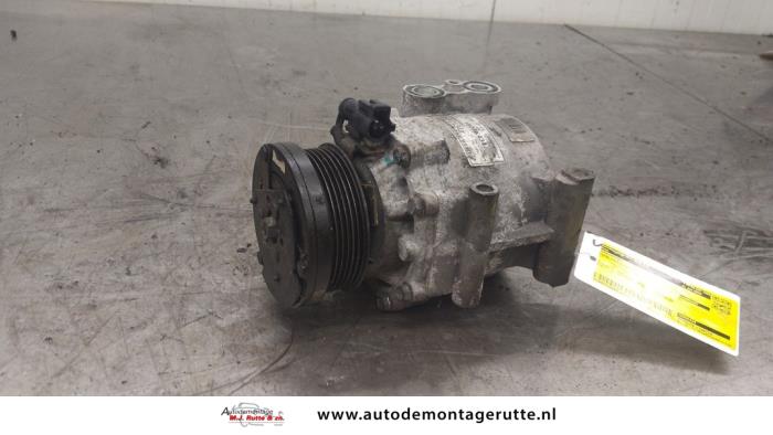 Usagé Pompe clim Ford Fiesta 4 1.25 16V Prix sur demande proposé par Autodemontage M.J. Rutte B.V.
