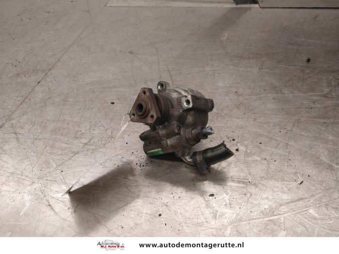 Pompe direction assistée Dacia Sandero I (BS), 2008 / 2013 1.2 16V, Berline avec hayon arrière, Essence, 1.149cc, 55kW (75pk), FWD, D4F732; D4FF7, 2008-11 / 2013-06, BSDA1; BSDBN; BSDM2; BSRA1; BSRBN (Occasion)