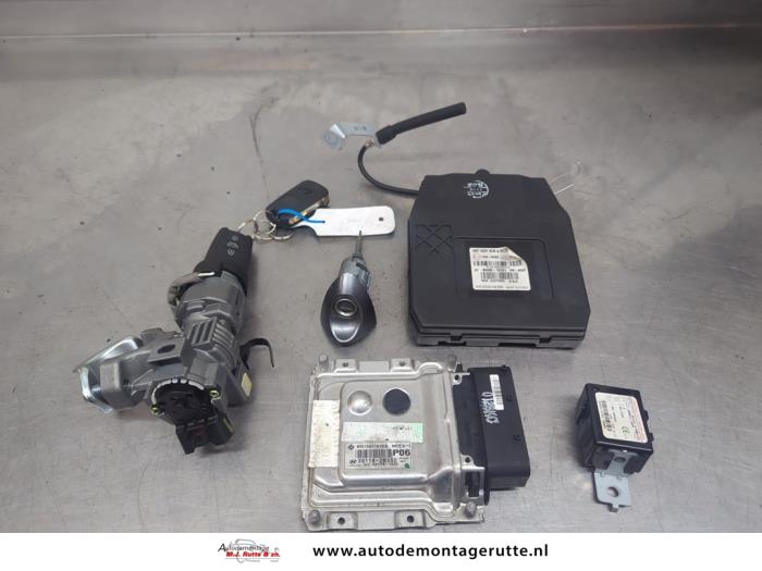 Used Ignition lock + computer Hyundai iX20 (JC) 1.4i 16V Price € 135,00 Margin scheme offered by Autodemontage M.J. Rutte B.V.